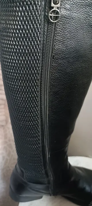 Botas altas de piel negras