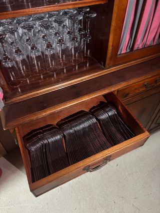 Mueble madera maciza vidrieras 2 partes