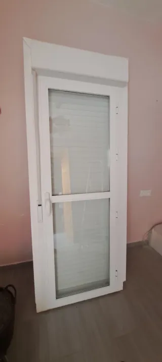 Puerta Balcón Aluminio Blanca solo 1 año de uso.