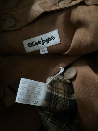 Abrigo Delgado Marrón con Cuello de Pelo