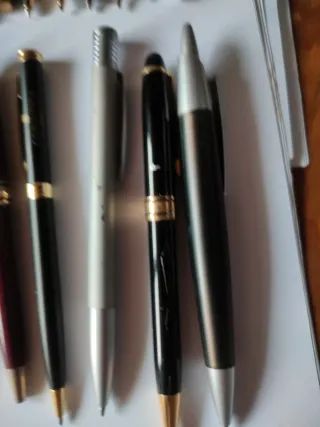 Lote 28 bolígrafos variados