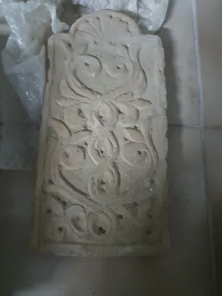 Baldosa antigua labrada decorativa