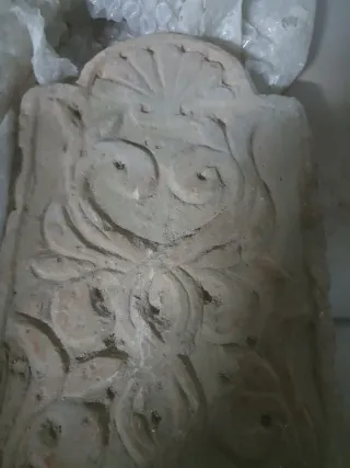 Baldosa antigua labrada decorativa