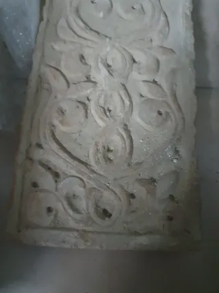 Baldosa antigua labrada decorativa