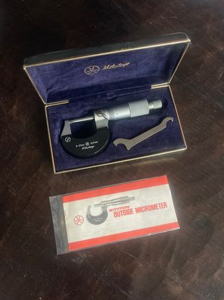 Estuche Micrómetro Mitutoyo 0-25mm sin extrenar