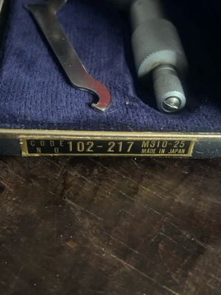 Estuche Micrómetro Mitutoyo 0-25mm sin extrenar