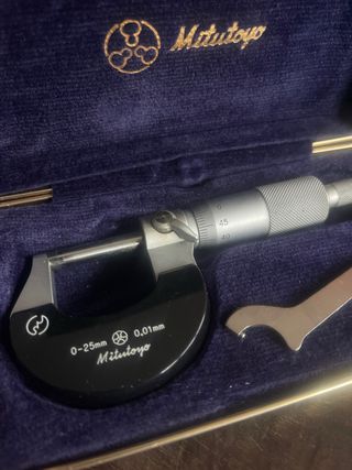 Estuche Micrómetro Mitutoyo 0-25mm sin extrenar