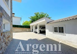 Chalet en venta en Palau-solità i Plegamans