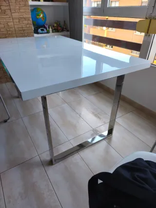 Mesa de comedor blanco lacado
