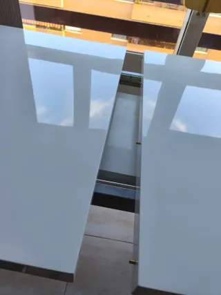 Mesa de comedor blanco lacado