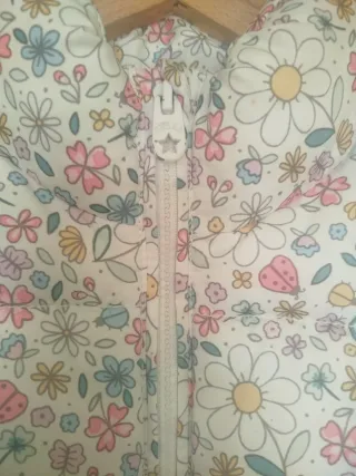 Chaleco acolchado floral