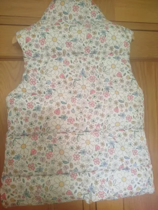 Chaleco acolchado floral