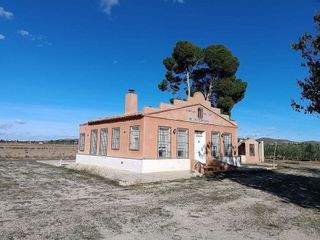Chalet en venta en Yecla