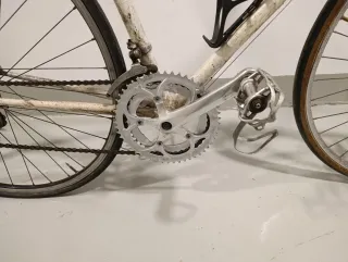 Bicicleta de ciudad blanca