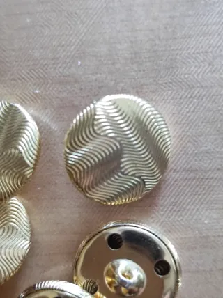 15 Bottoni dorati vintage con disegno ondulato