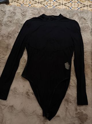Body negro SHEIN con detalles transparentes