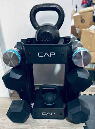 Estante CAP para mancuernas y pesas rusas.