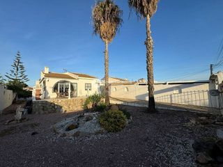 Casa adosada en venta en La Siesta - El Salado - Torreta en Torrevieja