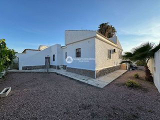 Casa adosada en venta en La Siesta - El Salado - Torreta en Torrevieja