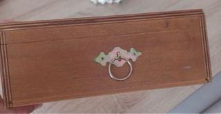 Caja de vino vintage decorada con mapa antiguo