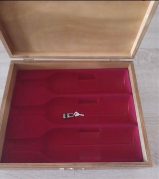 Caja de vino vintage decorada con mapa antiguo