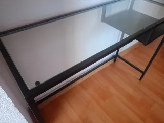 Mesa escritorio/recibidor Ikea cristal y metal
