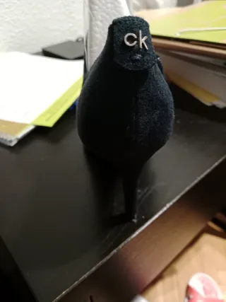 Botines Calvin Klein Tacón Aguja Negro