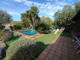 Chalet en venta en Vallirana