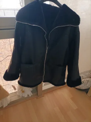 Chaqueta de cuero negra con forro