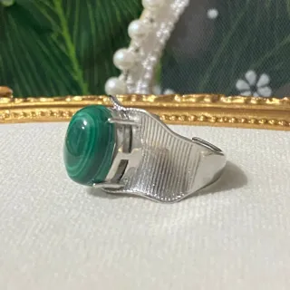 Anillo de acero inoxidable con Malaquita natural