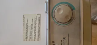 Deshumidificador gris y blanco