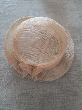 Sombrero niña rejilla beige de Albero.