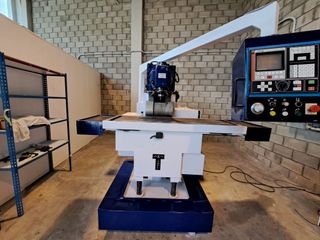 Fresadora CNC Columna Móvil Cabezal Univ