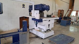 Fresadora CNC Columna Móvil Cabezal Univ