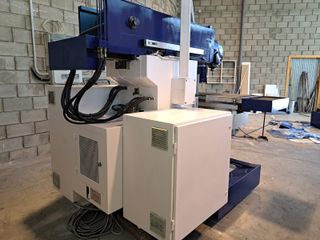 Fresadora CNC Columna Móvil Cabezal Univ