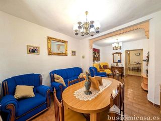 Chalet en venta en Linares