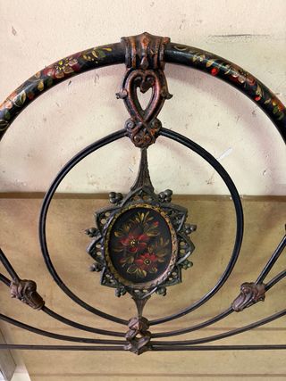 Cabecero de hierro forjado pintado a mano