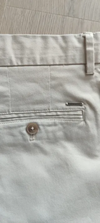 Pantalón corto chino Álvaro Moreno Talla 42.