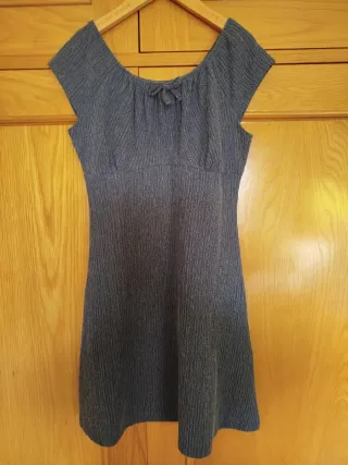 Vestido gris niña