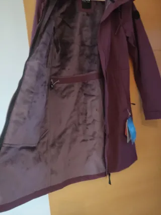 Chaqueta impermeable morada
