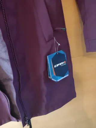 Chaqueta impermeable morada