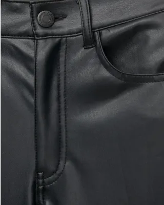 Pantalones negros efecto piel campana