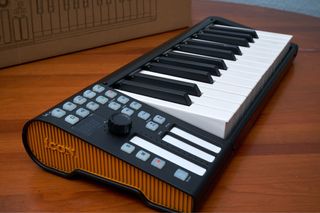 Teclado Controlador MIDI Icon 25 Teclas