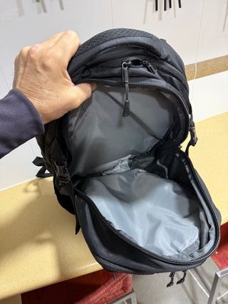 Mochila The North Face Surge 31L Negra