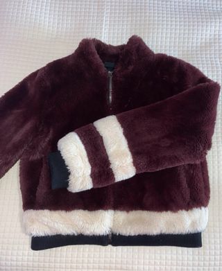 Chaquetón de pelo burdeos
