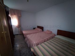 Chalet en venta en Yecla