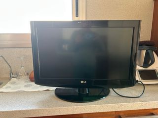 2 TVs LG Negro (50cm y 100cm)