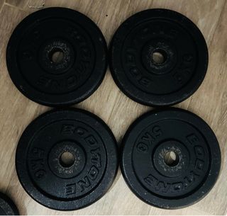 4 Dischi da 5 kg in ghisa per pesi.