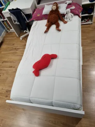 Cama con cabecero y cajones