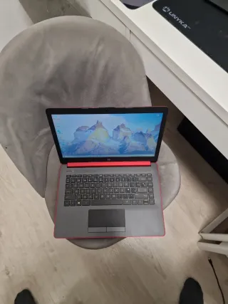 HP 14-cm011 Portátil Negro y Rojo